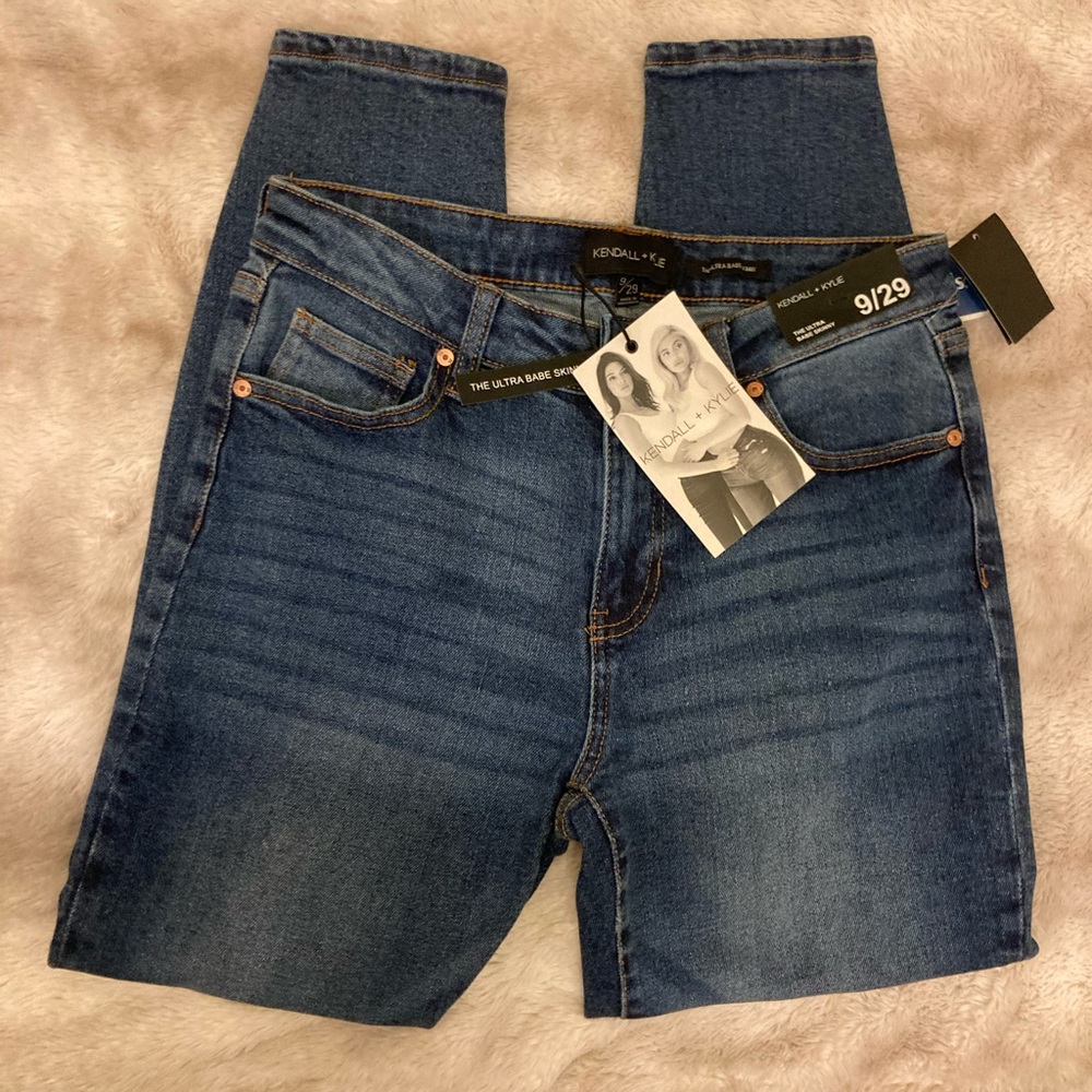 Kendall + Kylie Ultra Babe Skinny Jeans size 9 / 29 waist (NWT)